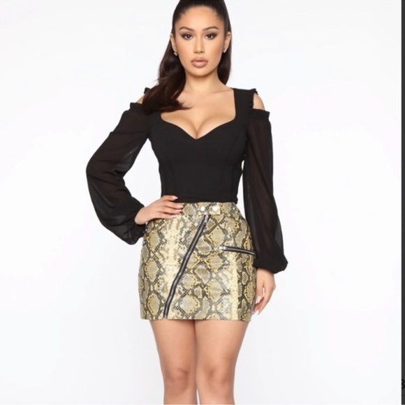 Fashion Nova off the Shoulder top - Picture 3 of 6